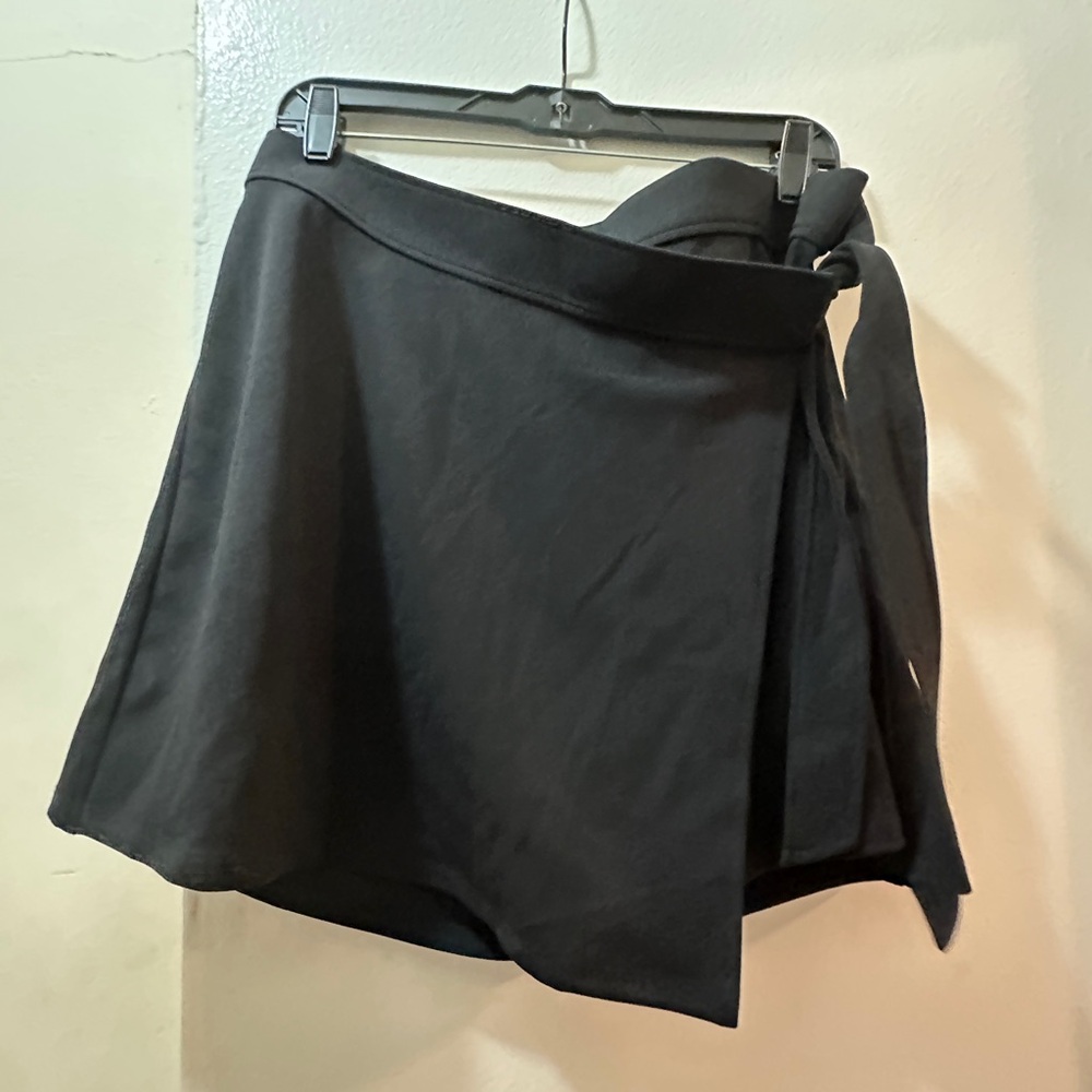 H&M Elegant Black Skort